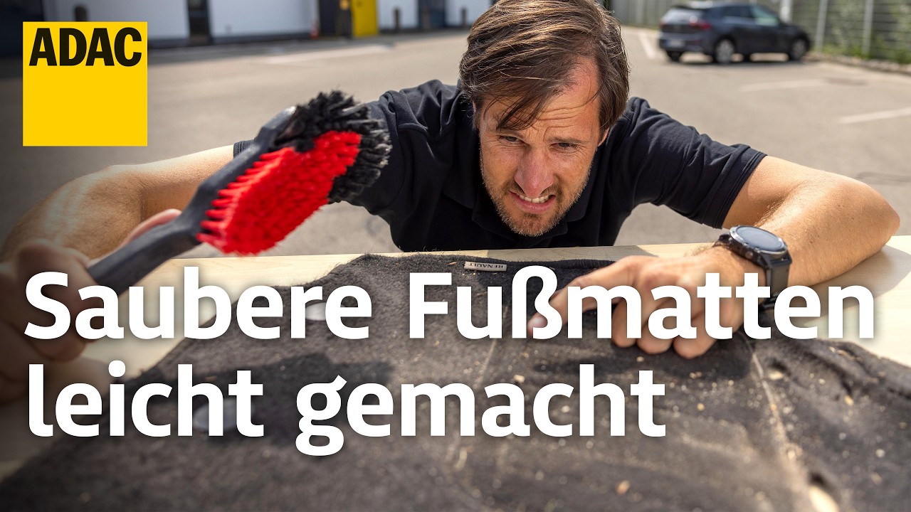 Auto Fu&szlig;matten reinigen: Nach diesen 5 Schritten sehen sie aus wie neu | ADAC