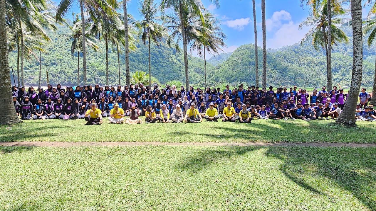 SMP NEGERI 2 MUNJUNGAN - WORLD CLEANUP DAY 2025