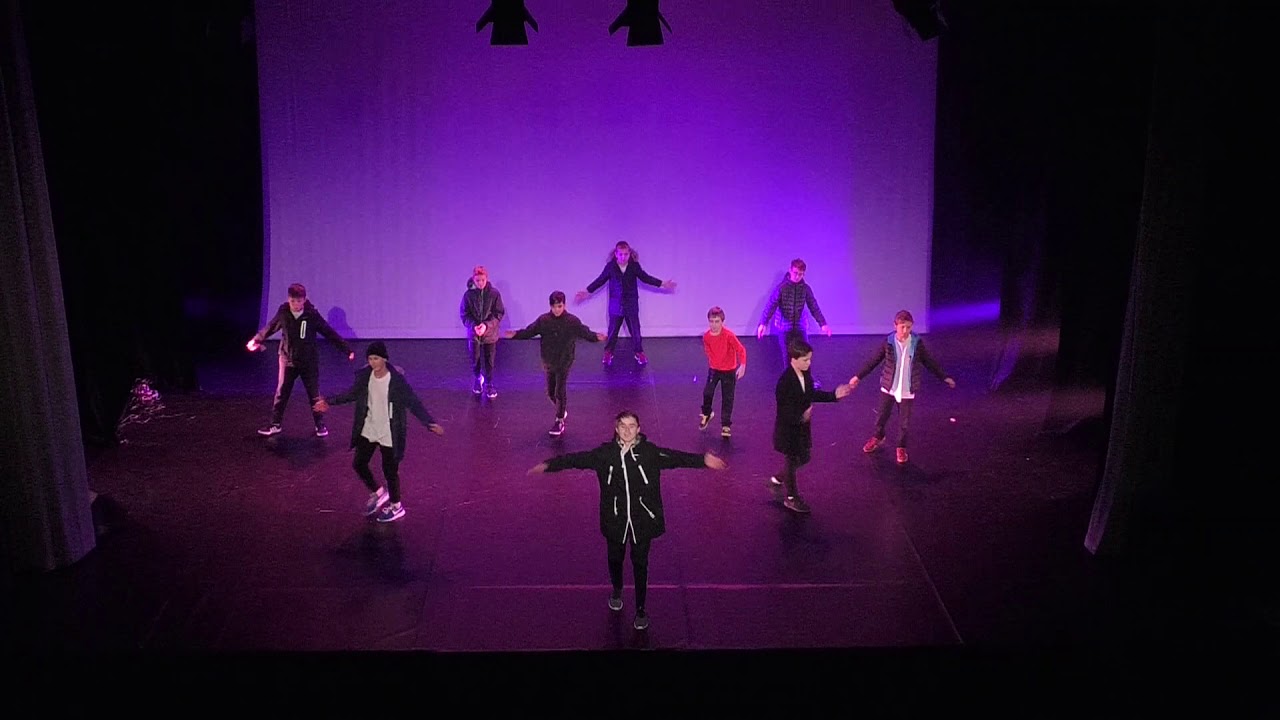 SÁM DOMA (ZUŠ B-Art) - Rozsvícení vánočního stromu