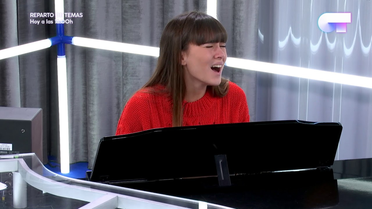 Aitana canta 