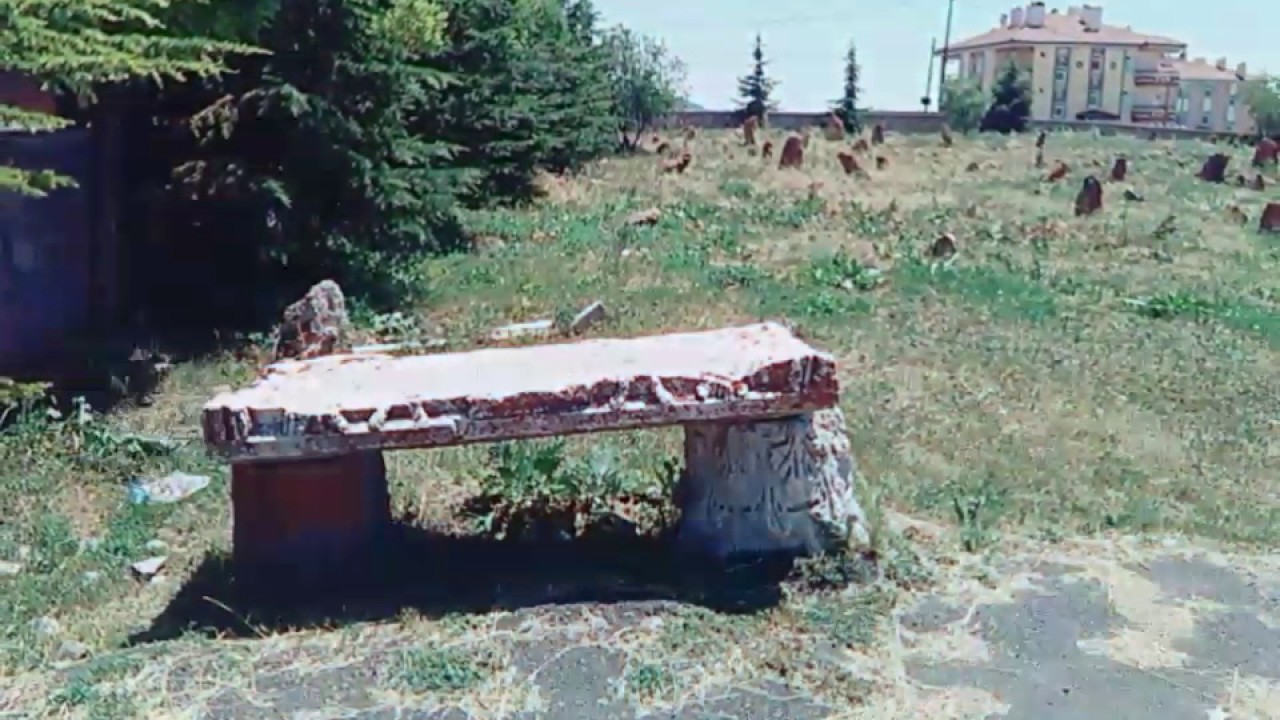 Altınova Gicik Köyü mezarlığı