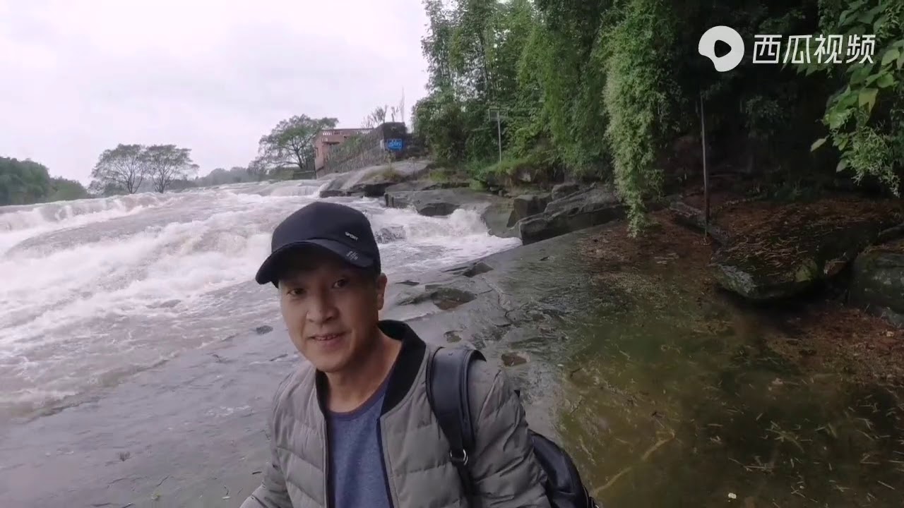 重庆铜梁有一个壶口瀑布，主城开车70分钟就可以到达，太壮观了！