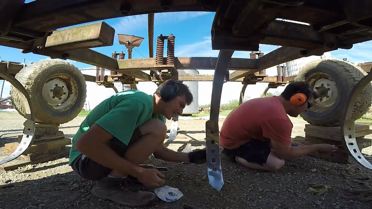 Switching Chisel Points on White 458 Chisel Plow