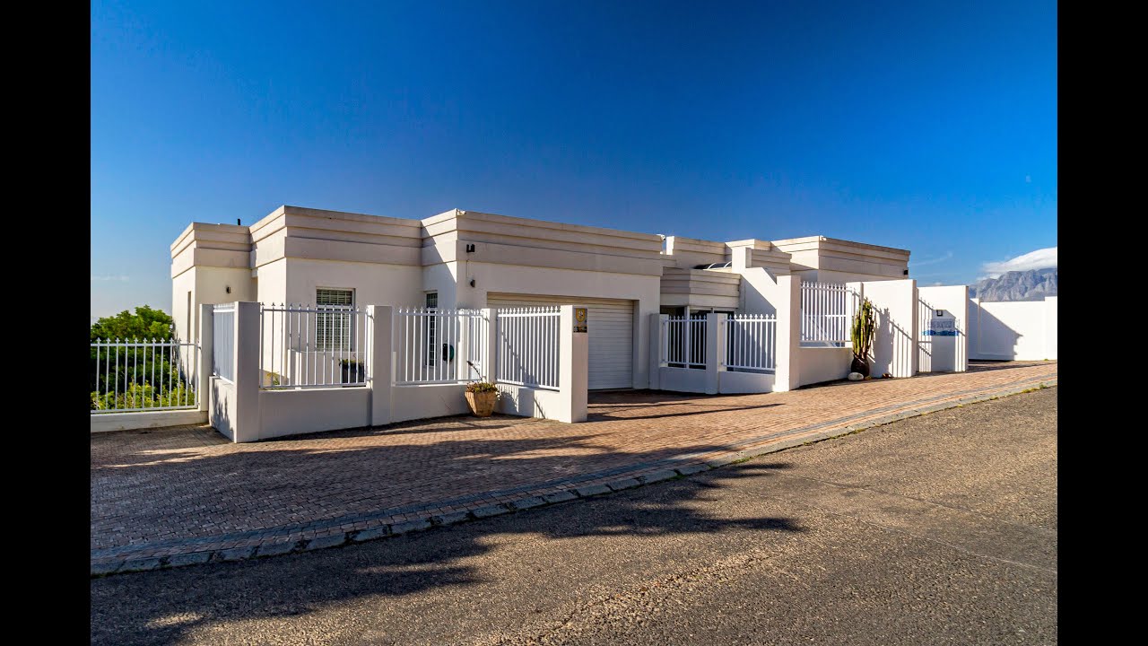 6 Bolusii Close Mountainside