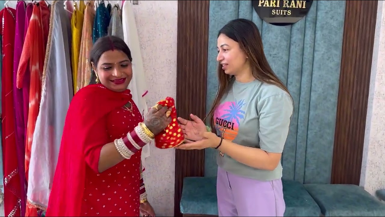 आज शॉप पर आए किन्नर खूब नाज गाना किया और ली बधाई