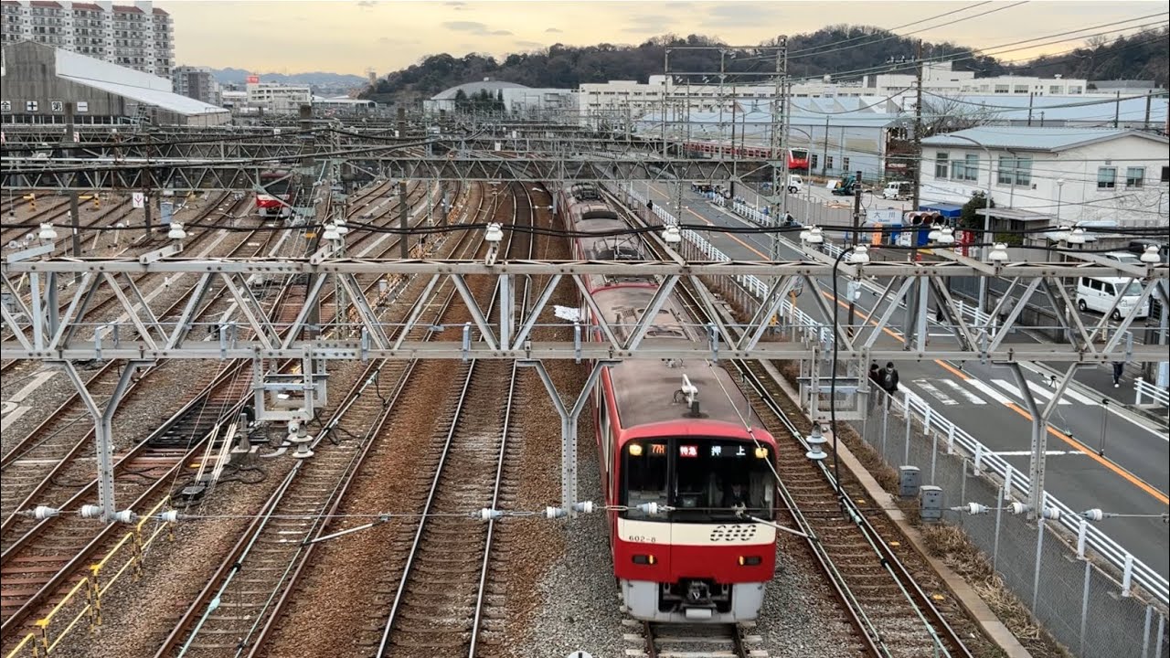 都営浅草線03T急行羽田空港行き5524-8とマニラ南北線QK行きEM11012L+ECOMO01、京急線1703-8、77H特急押上行き602-8、85H特急三崎口行き1057、🚃 👀🥹🐥🎶