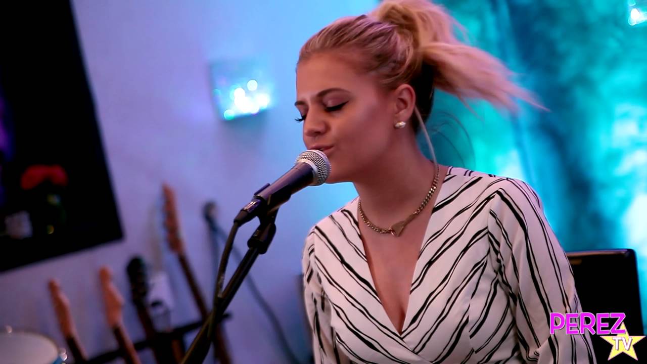 Kelsea Ballerini 
