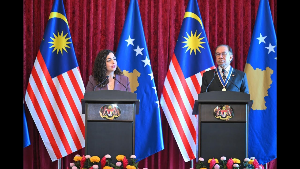 Pritja me ceremoni madhështore e Presidentes Osmani nga kryeministri i Malajzisë, Ibrahim Anwar