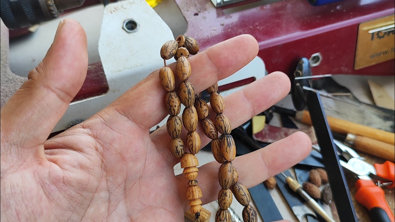 Evde, Zeytin Çekirdeğinden Tesbih Yapımı