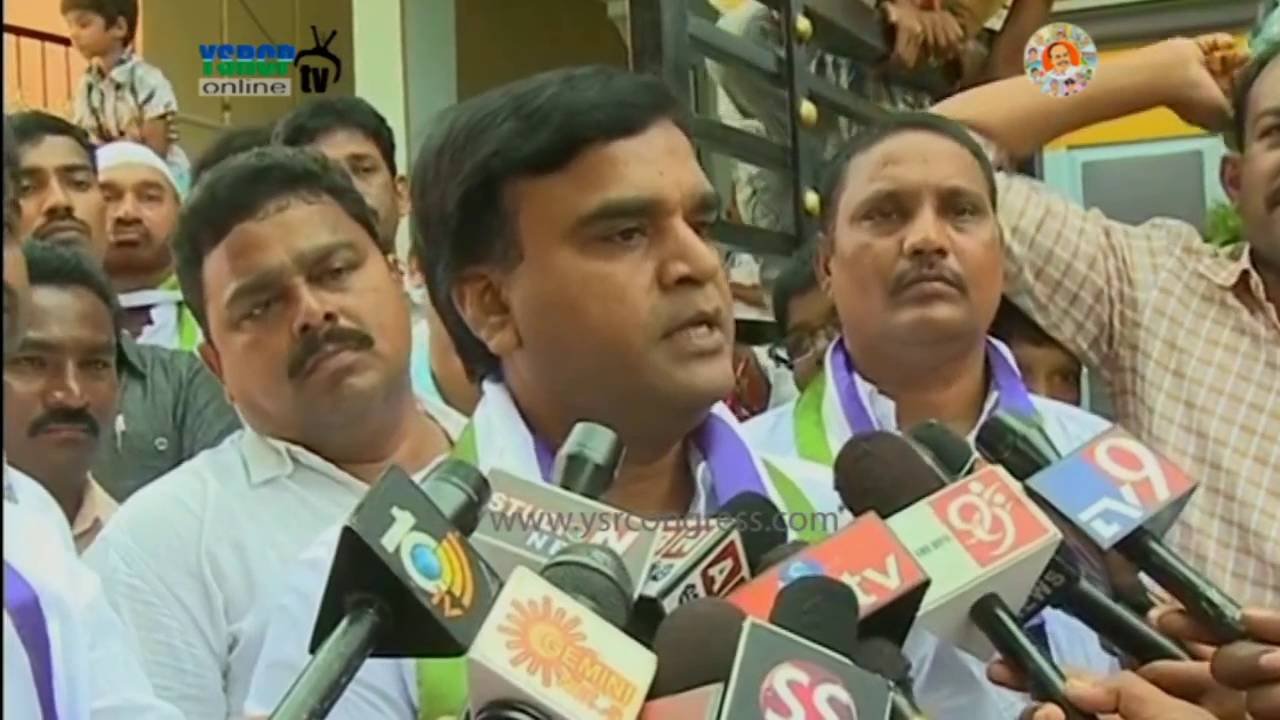 YSR Kadapa : YSRCP MLA Amzath Basha & Mayor Suresh Babu in Gadapa Gadapaku YSR - 7th Oct 16