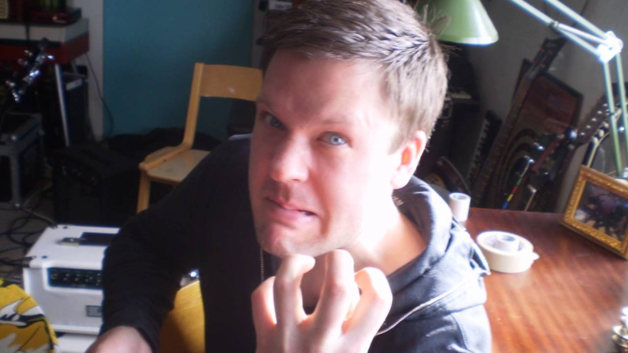 Sam's Garage - On the Run