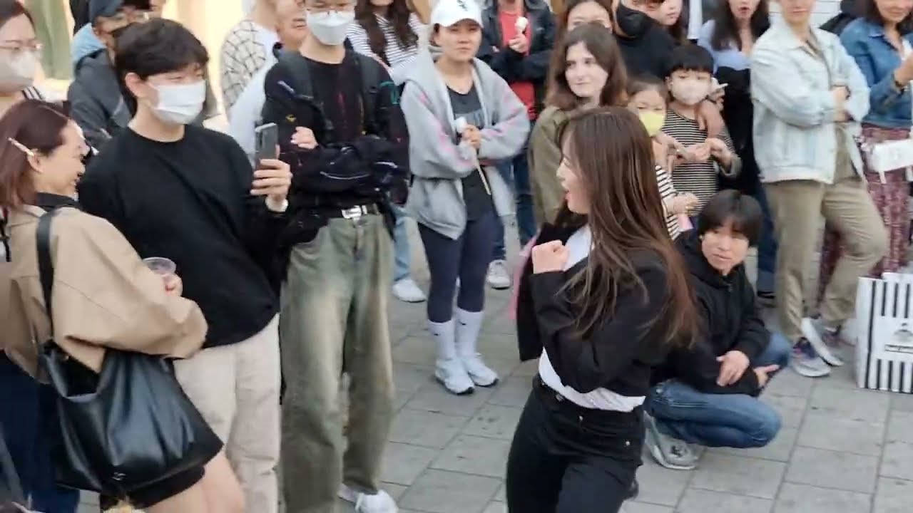 [STREET ARTIST] YU KAGAWA & HYOJIN. INTERACTIVE HONGDAE BUSKING (HYPE BOY). 230421.
