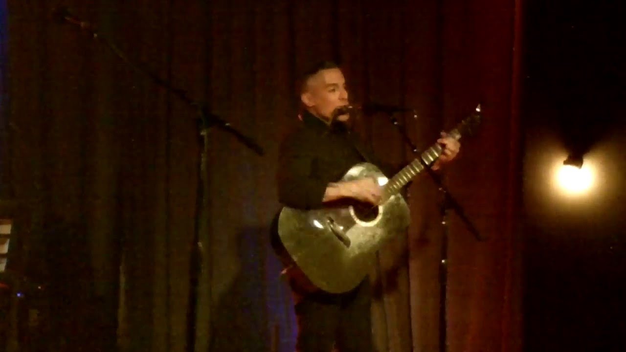 Arthur Yoria Performs 