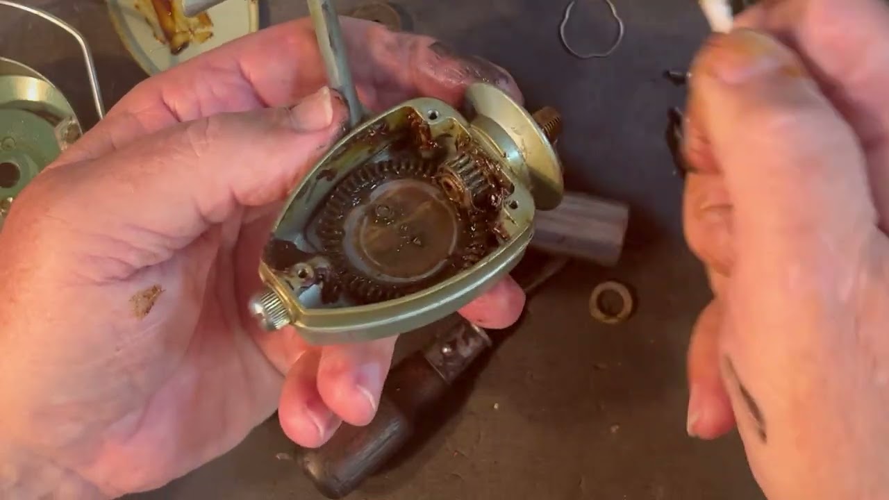 How to Service and Lubricate a Heddon 220-R -- Young Martin's Reels