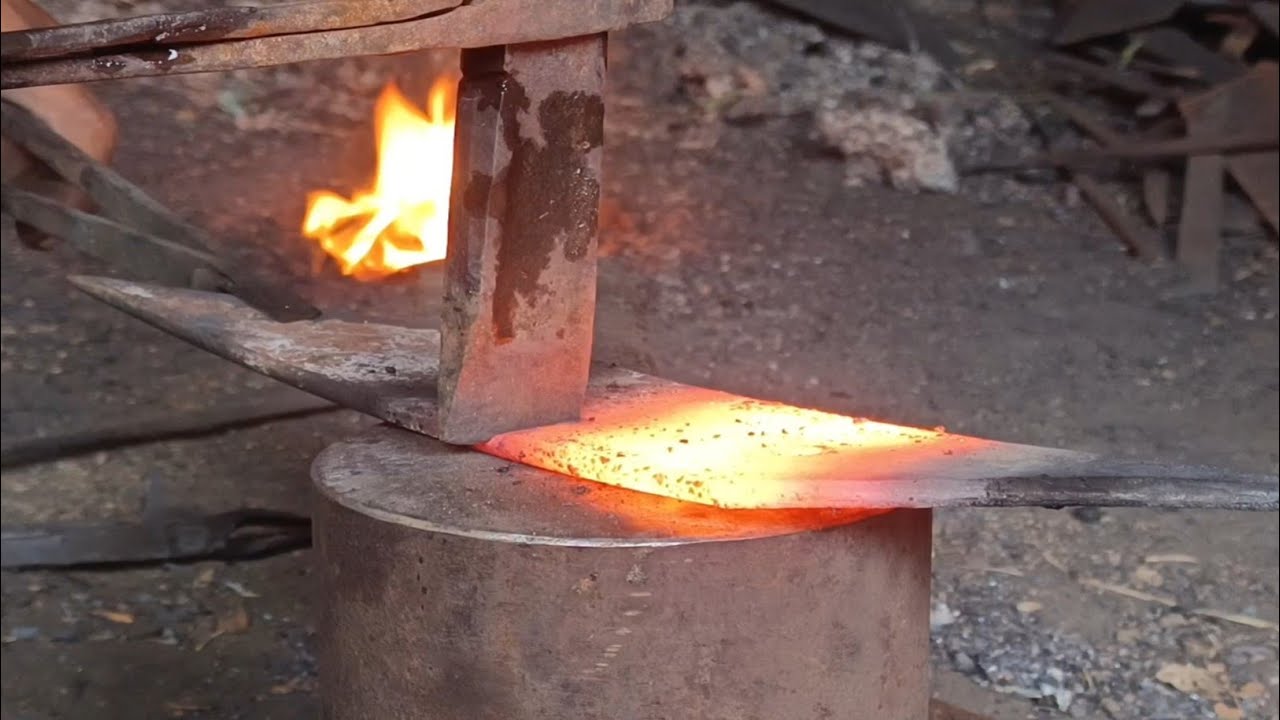 Making a Chapad Knife from a Spring Leaf | @Chapad : 13