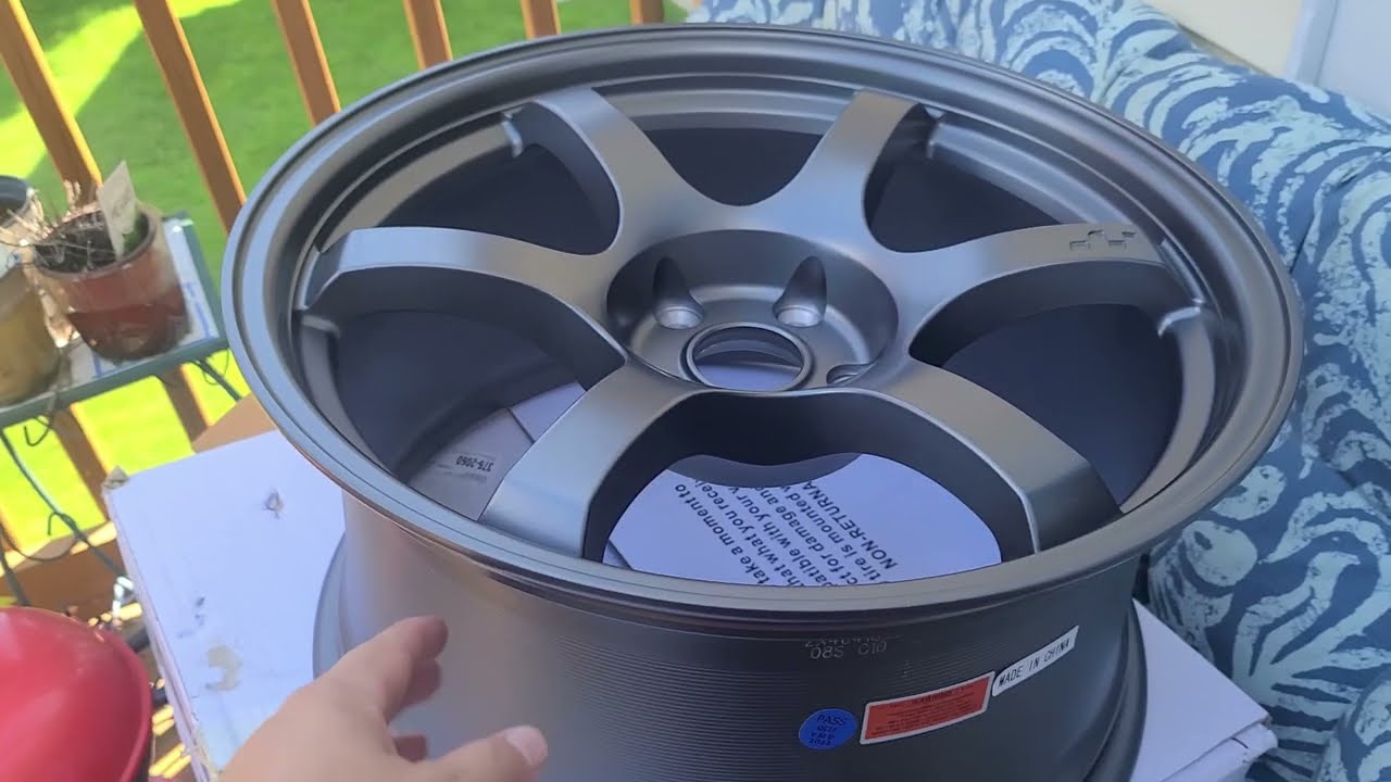 Circuit Performance CSF1 18x9.5 Weighing