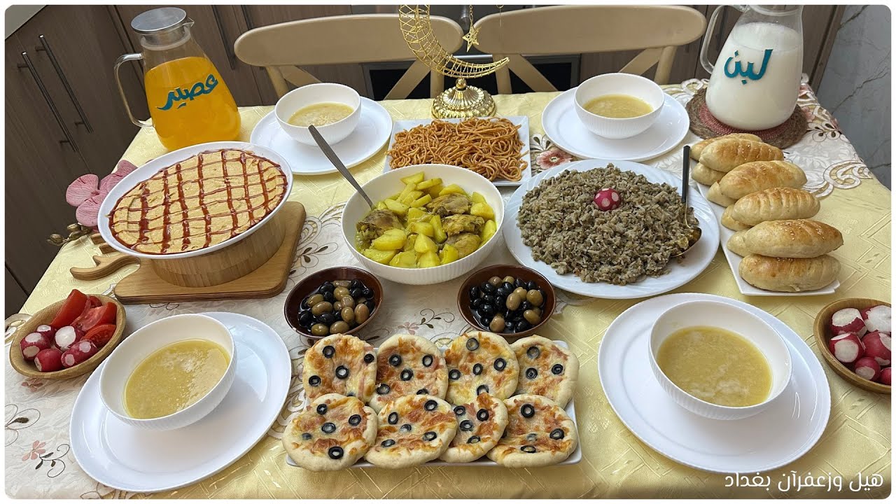 فطور ٢٢ رمضان 🌙 فطائر ومعجنات مشكلة واطيب تمن ماش عراقي مع تشريب الدجاج وحلا الخمس دقائق😋 #اكسبلور 