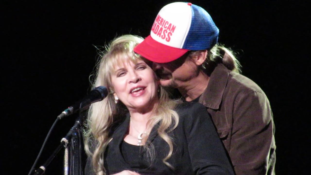 Stevie Nicks dedicates 