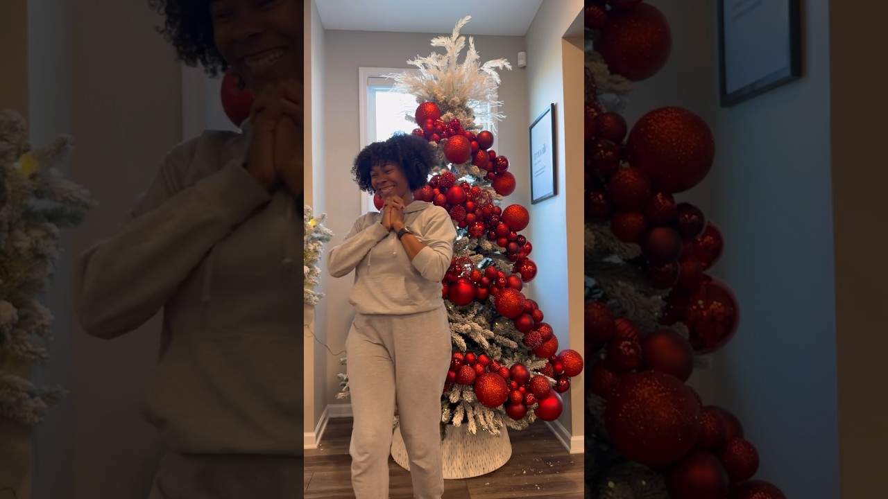 Украшение гирляндой ёлка &hearts;️ #шорты