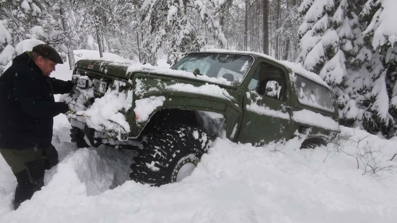 Chevrolet  Blazer and Jeep Wrangler in snow.