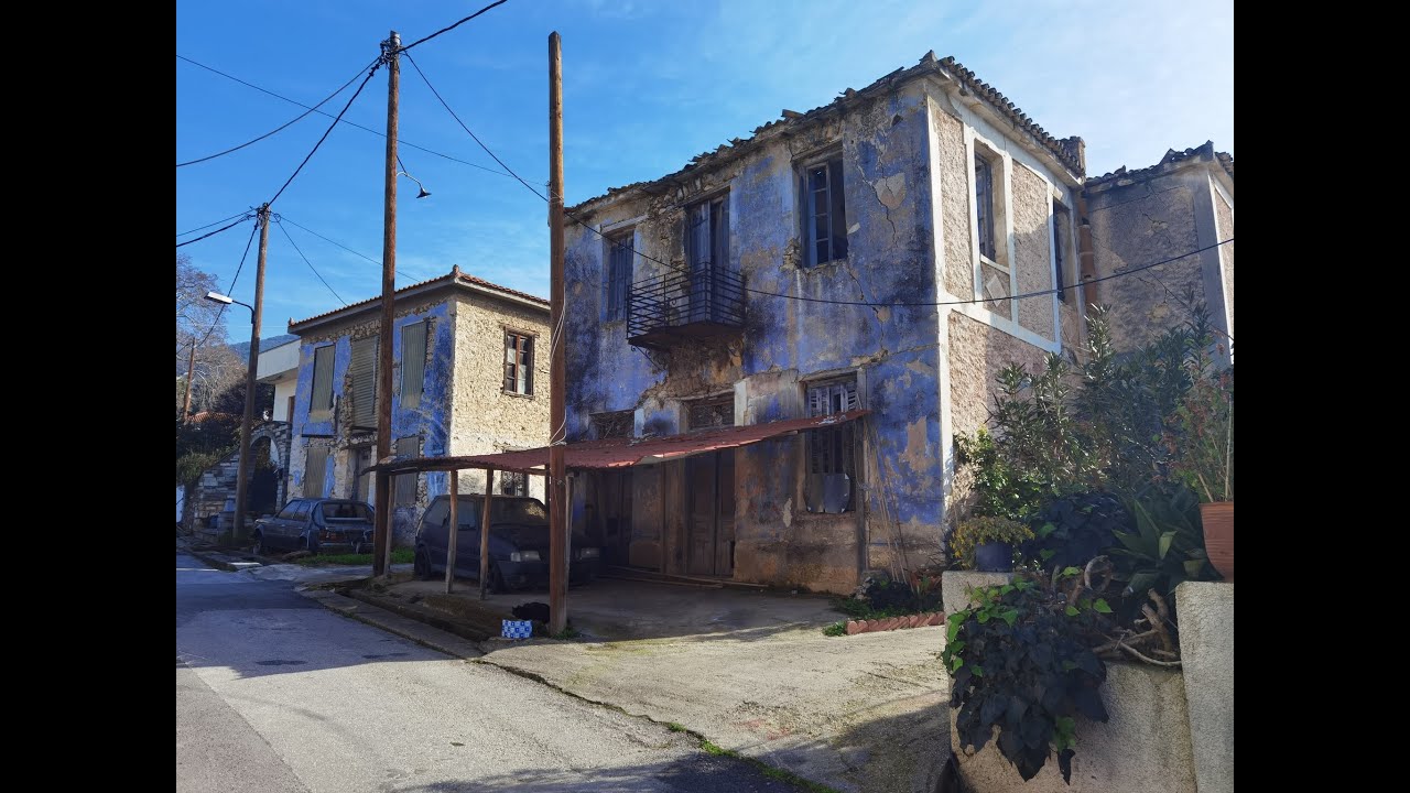 Τα  δίδυμα σπίτια  στα Άνω Λεχώνια Μαγνησίας...παραδομένα στη φθορά του χρόνου