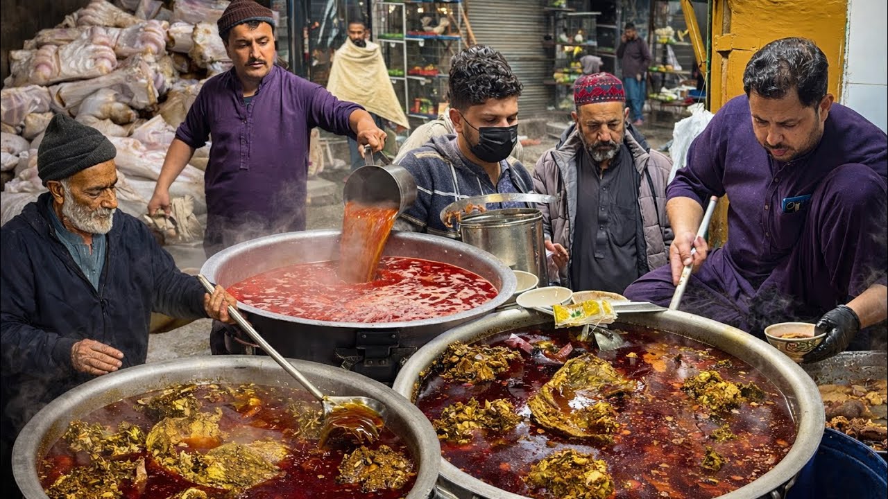 Legendary 50-Year-Old Breakfast! BEST SIRE PAYE | PAKISTANI SIRI PAYE -  STREET FOOD