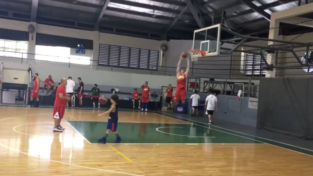 Alex Cabagnot rare dunk during SMB's practice