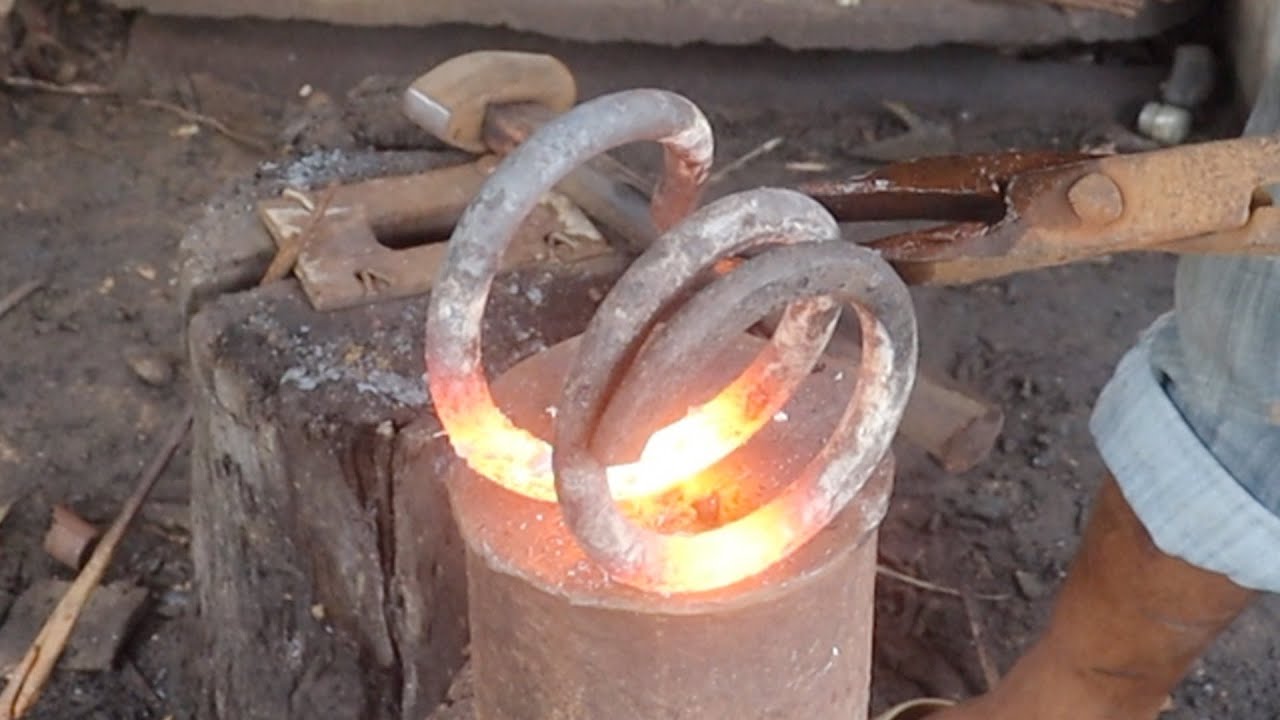 Knife Making - Forging A Simple Machete From The Rusty Coil Spring