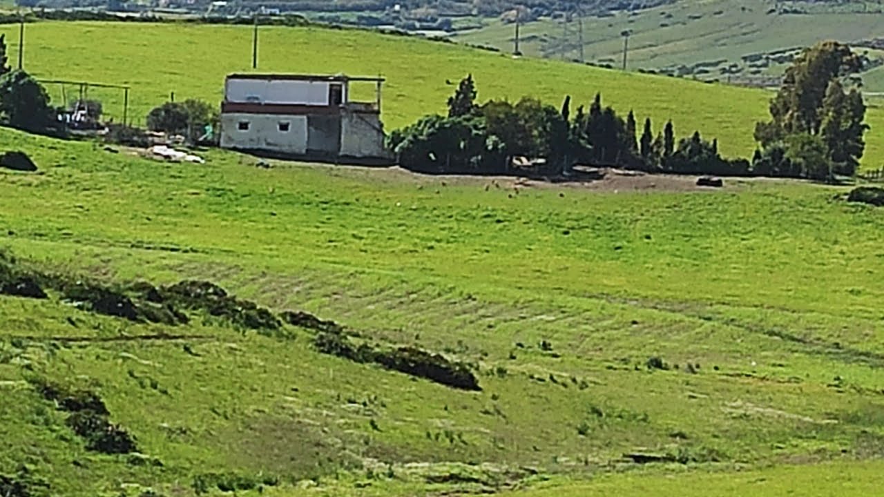 منزل مستقل 🏡+مساحة ارضية ✅ للبيع في نواحي طنجة 180 درهم للمتر قابلة للنقاش لي مهتم مرحبا 0770040323