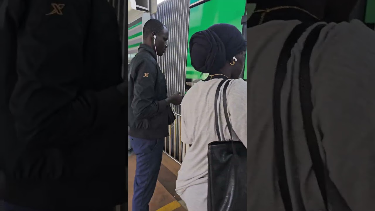 Balade dans Dakar en BRT de la RTS à Liberté 6.
