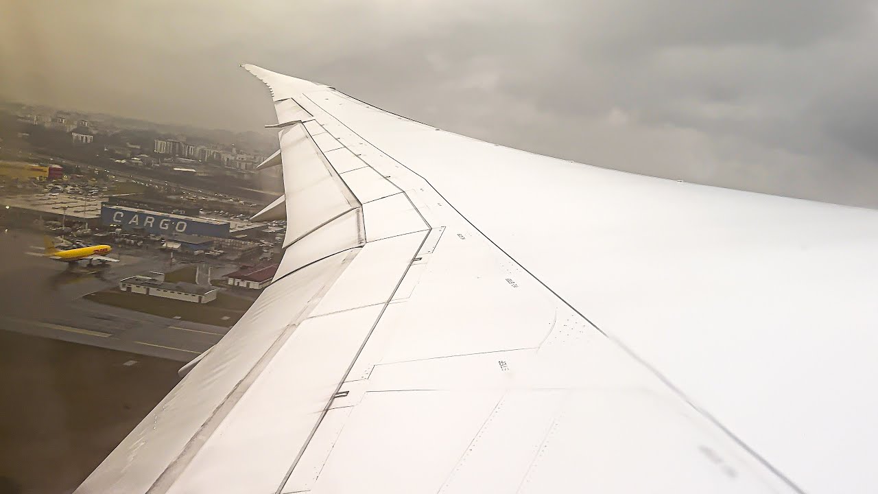 4K | LOT Boeing 787-8 Long Takeoff Roll and Climb Out Of Warsaw Chopin Airport