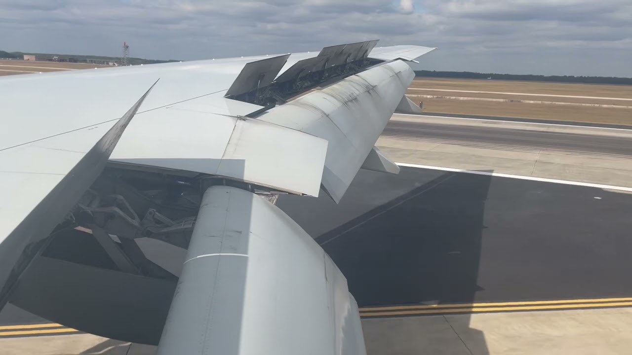 Epic Cloud Surfing Landing - Boeing 777-222a - United Airlines - N769UA - KDEN-KIAH