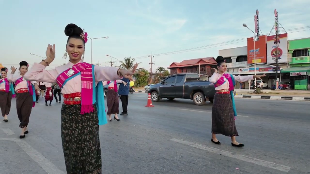 Ep2 ขบวนแห่งานเส็งกลองร่องคำ#ประเพณีอีสาน #ท่องเที่ยวเชิงวัฒนธรรม #ม่วนแบบบ้านๆ 