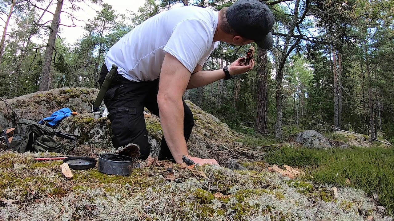 Vi gör upp eld med flinta och stål