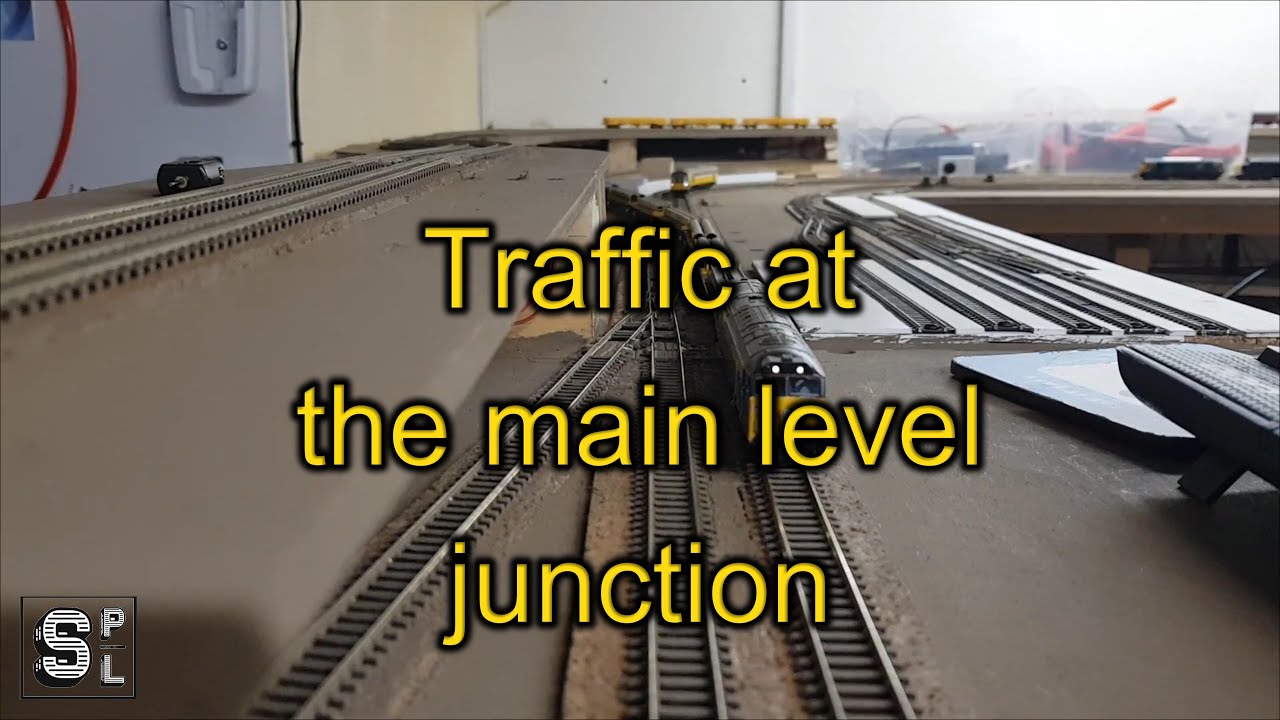 Traffic at the Main Level Junction | Ħal-Zuzzu Model Railway (Ep44)