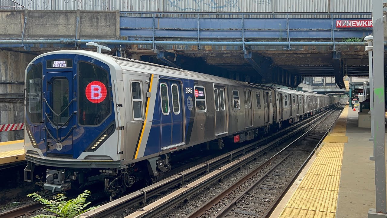 BMT Brighton Line: (B) Express and (Q) Local Trains @ Newkirk Plaza (R46, R68, R68A, R160B, R211A)