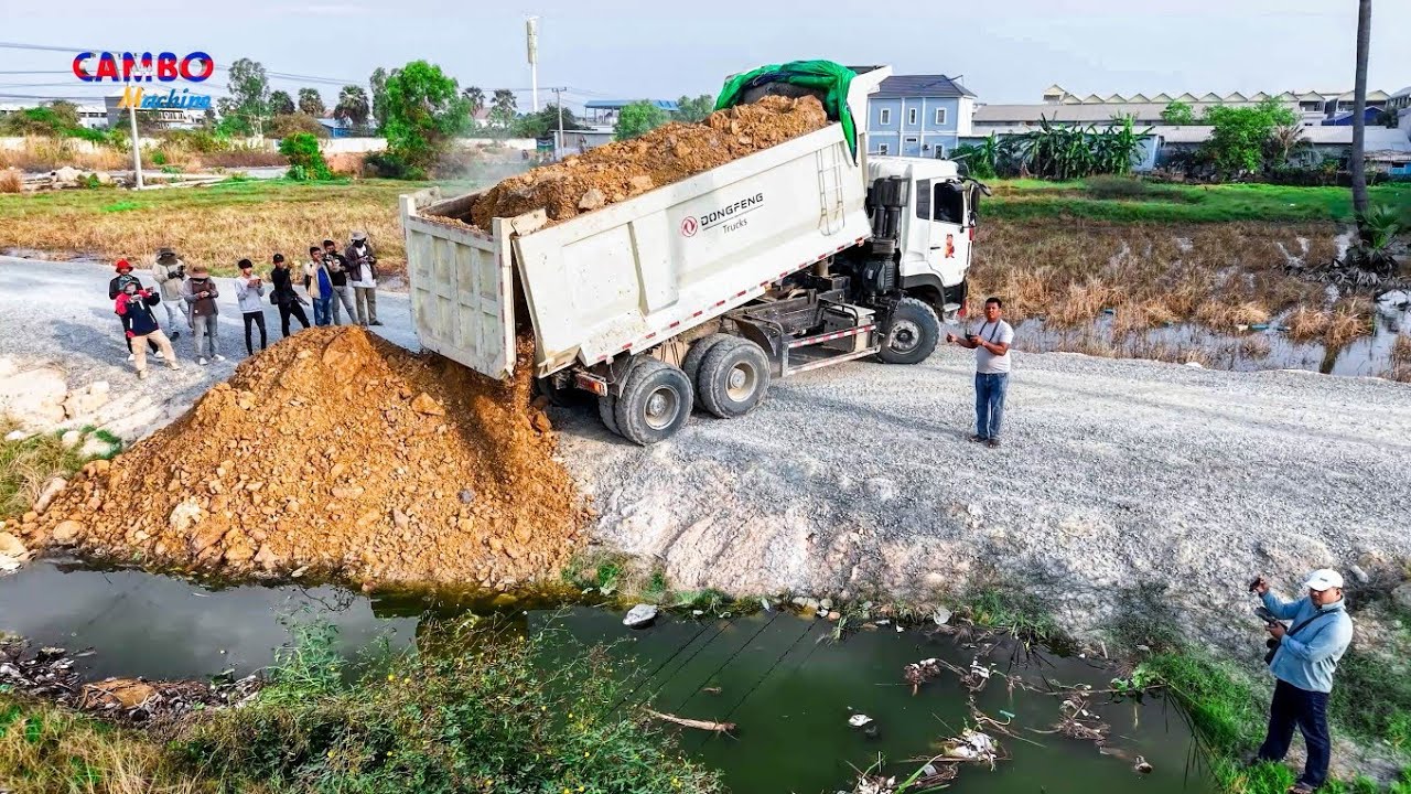 Great Work Dozer SHANTUI DH17c3Pro  Operation Start New Project Pushing Soil &Heavy Trucks unloading