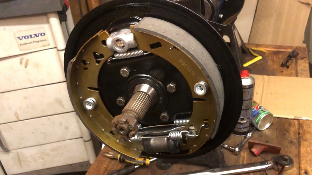 U.K. MGB GT Sebring Restoration Episode 16 ”Oil-seals and brakes, whatever it takes...