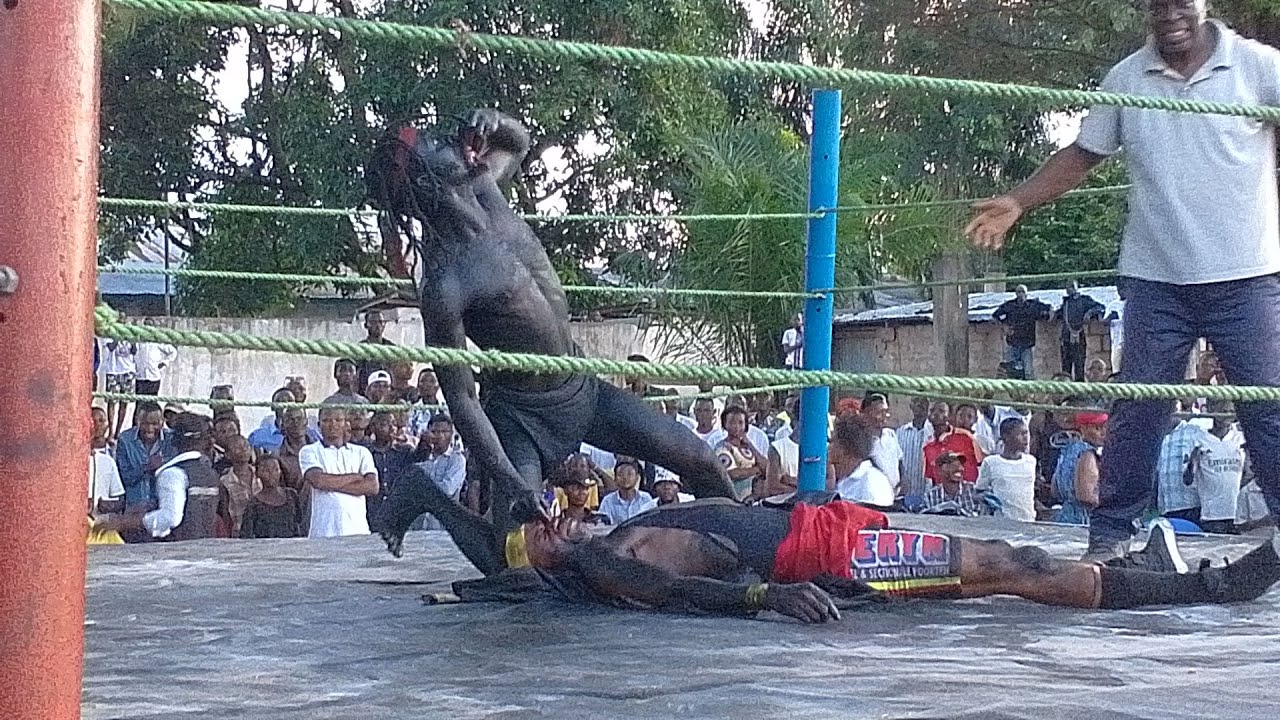 SAMY MUSOSO VS SIRÈNE COMBAT DE CATCH CONGOLAIS