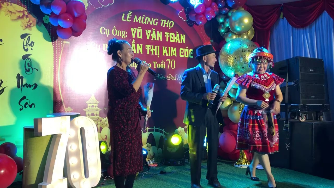 Kiều Chung Thu Dung mừng thọ đồng đội