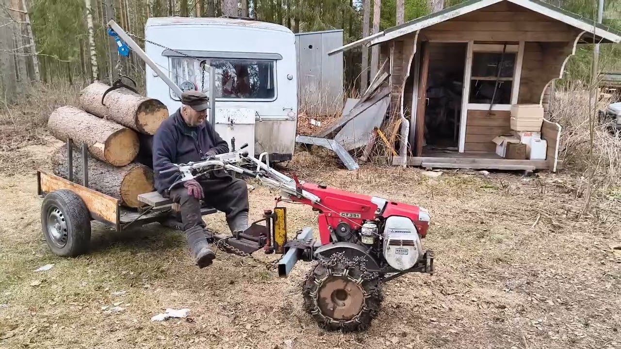 Couple firewood for sauna with Mitsubishi / Muutama saunapuu Mitsulla