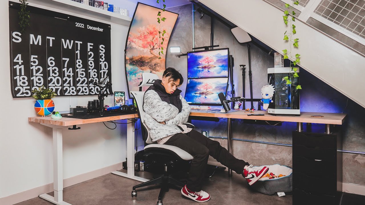19 Year Old Full-Time Streamer's Gaming Setup Tour ($30,000)