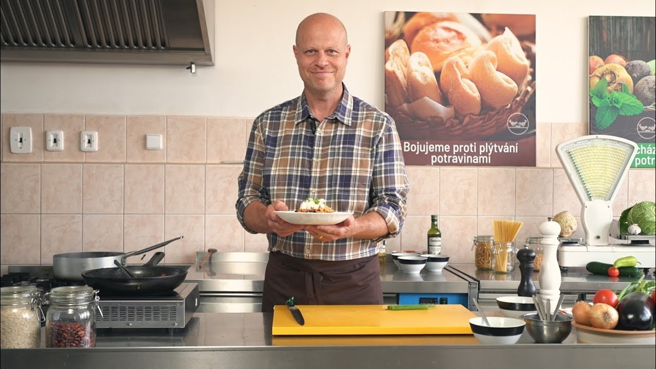 Recept na špagety s rajčaty a lilkem | Vaření za hubičku s Romanem Paulusem