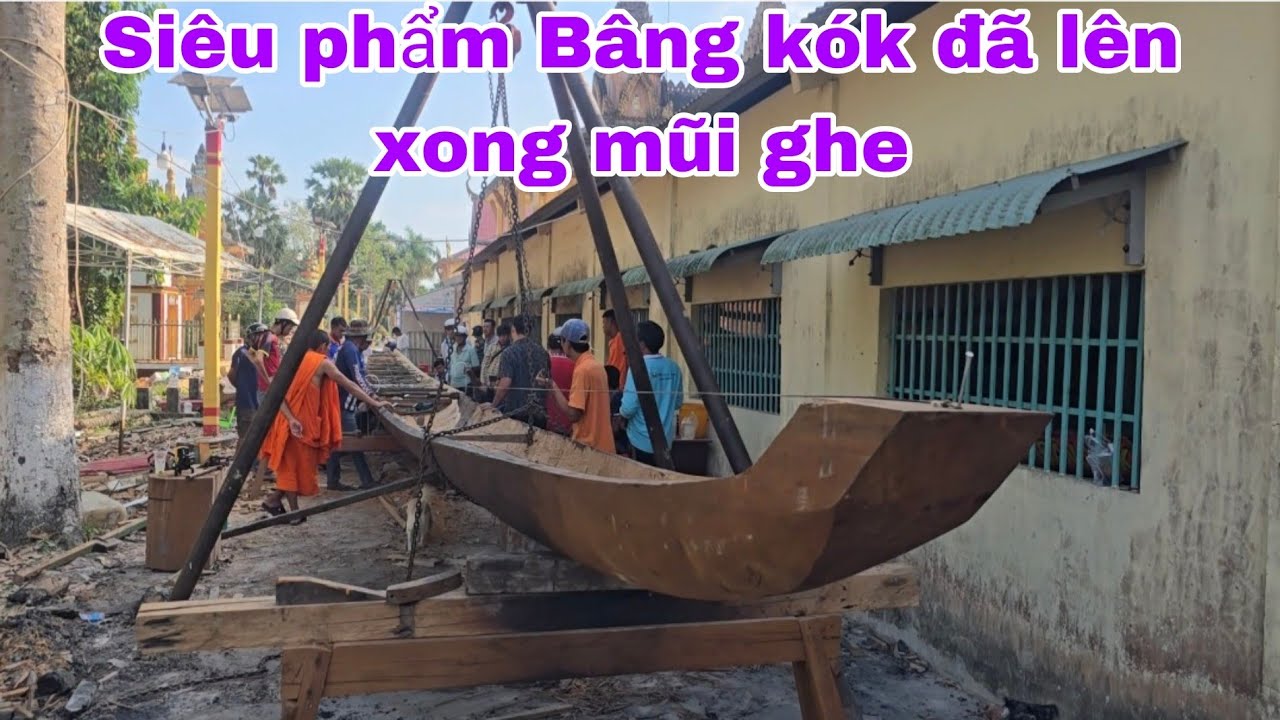 Siêu phẩm chùa Bâng kók đã lên xong phần mũi ghe 