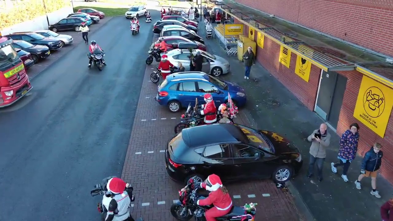 SANTA CLAUS IS COMMING TO TOWN - SANTA MAXIMA FLEVOLAND