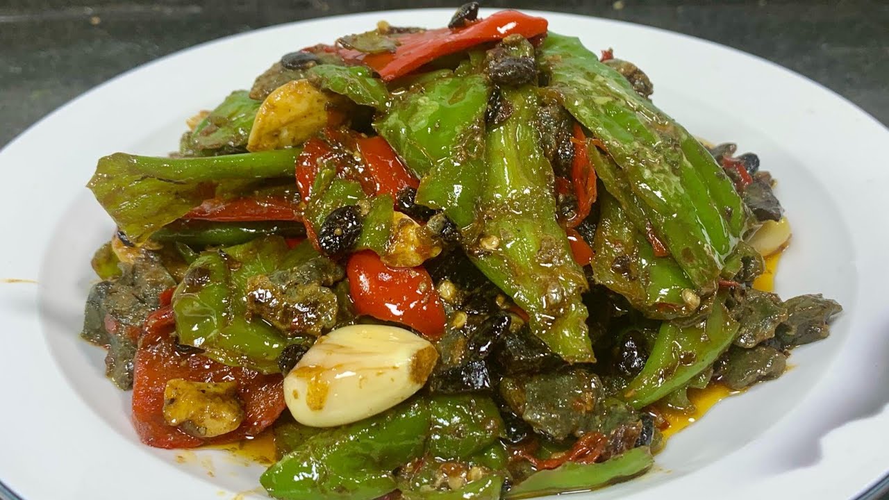 湖南下飯菜，擂辣椒皮蛋，很多人搞錯了，教你詳細做法，咸香下飯【一画美食】#湖南下飯菜 #擂辣椒皮蛋 #皮蛋做法