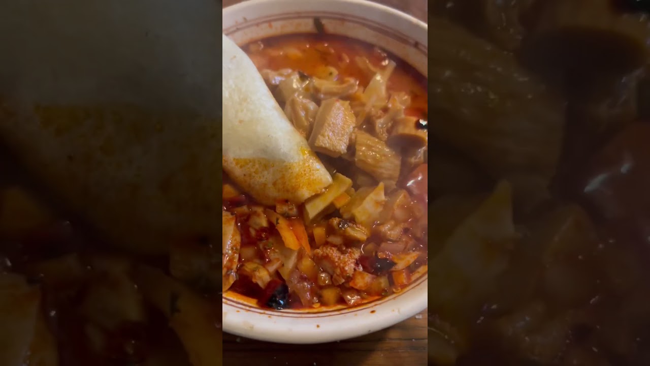 Mam&aacute; Ceci cocino menudo y tortillas calientitas