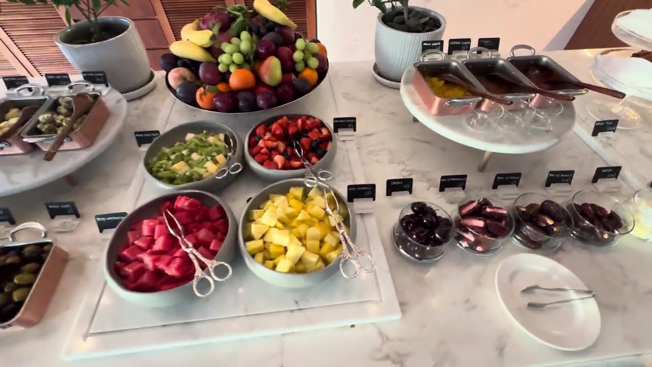 #UAE 🇦🇪 #Dubai WAFI | Sofitel Dubai The Obelisk | Club Millésimé lounge | Breakfast 🥞 food 🥘 display