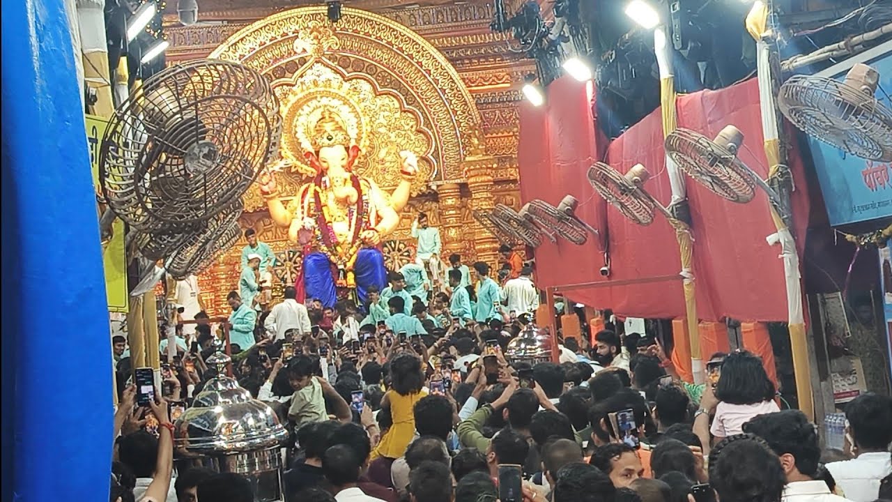 🌟 Lalbaugcha Raja 2025 FIRST LOOK 😍 | Mumbai Mein Bhagwan Utare!