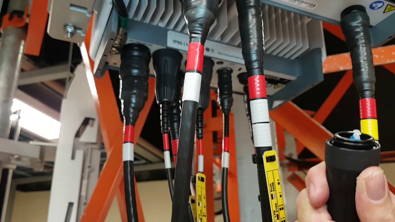 Conexão de SFP e fibra ótica em RRU